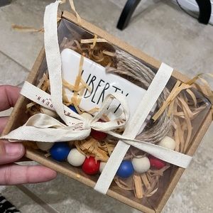 NWOT Rae Dunn “LIBERTY” home beads